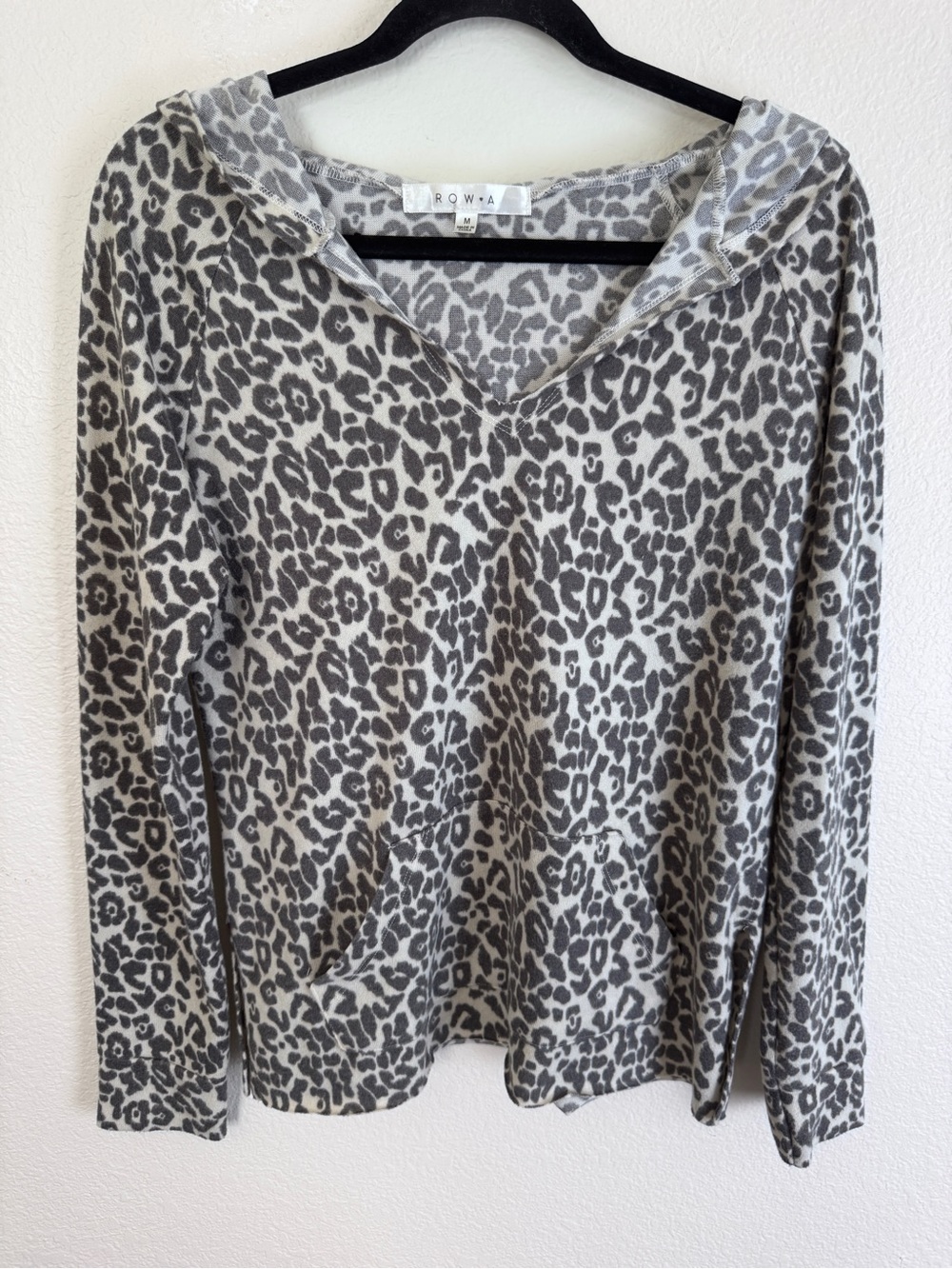 ROW A Gray Black Leopard Knit Hooded V-Neck Pullover Hoodie Women's M Pockets
